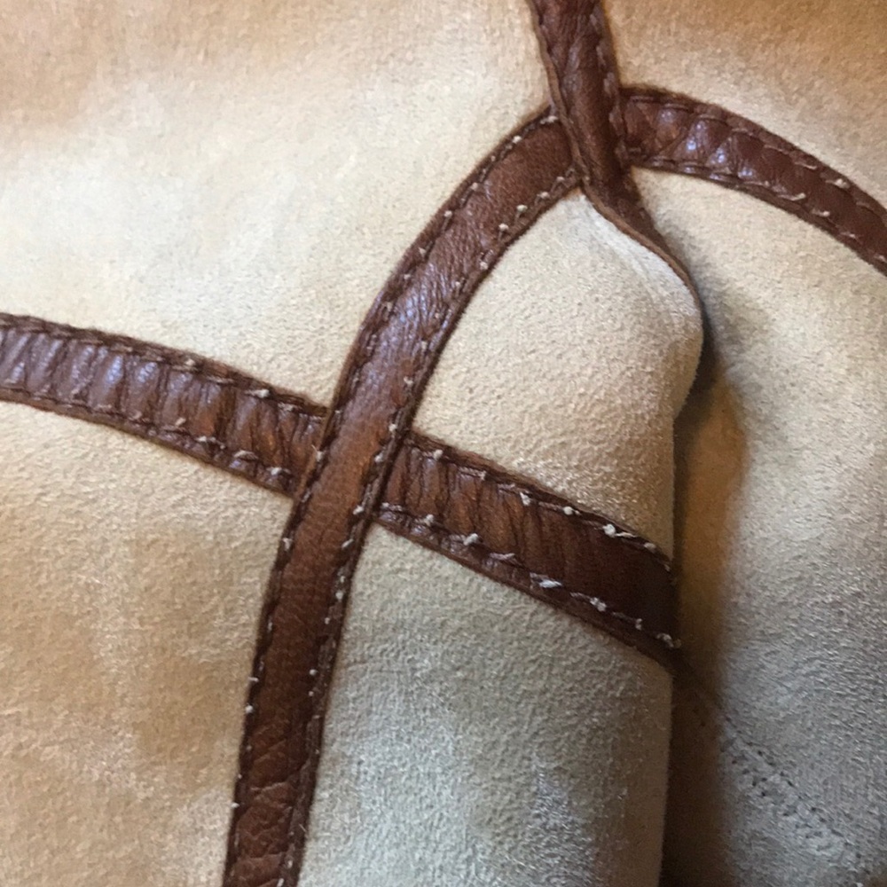 Luxurious Italian Sheepskin Fur Coat - Picture 8 of 9